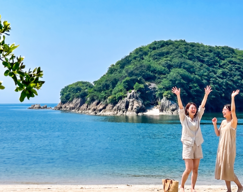 海と女性の写真