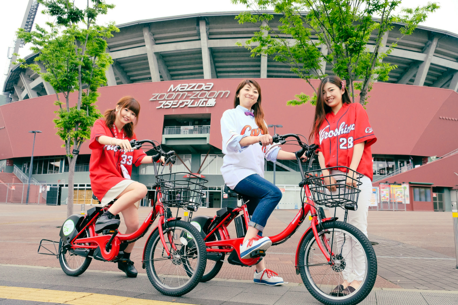 自転車に乗る女性