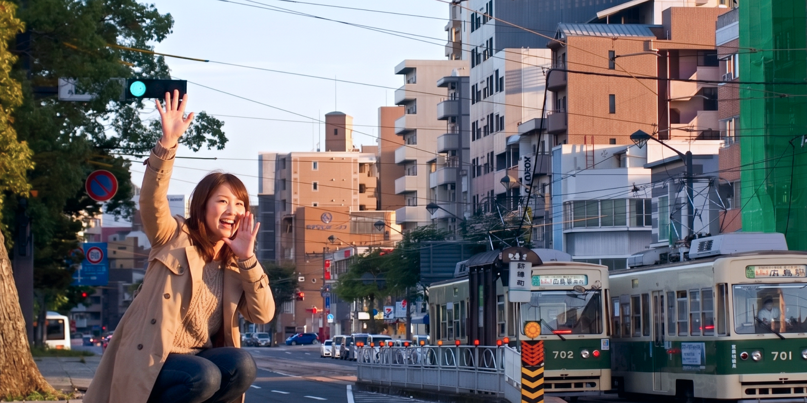 街並みと女性の写真